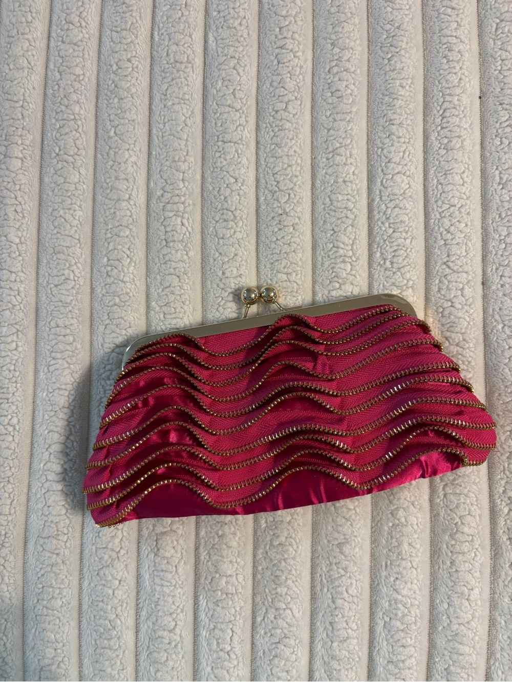 Susan Faris Satin Kiss-Lock Clutch Gold Wave zipper Trim Womens fuscia pink